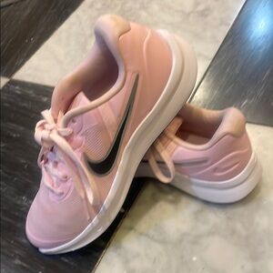 Nike Women's Pink Athletic Shoes